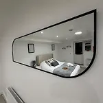 Apartamento The Hideaway#2 Studio, 1 Mile To City, Parking & Wifi