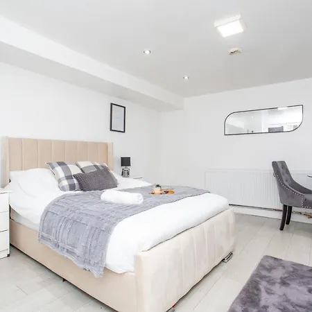 アパート The Hideaway#2 Studio, 1 Mile To City, Parking & Wifi リーズ