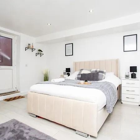 The Hideaway#2 Studio, 1 Mile To City, Parking & Wifi 公寓