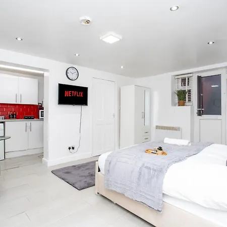 The Hideaway#2 Studio, 1 Mile To City, Parking & Wifi アパート *