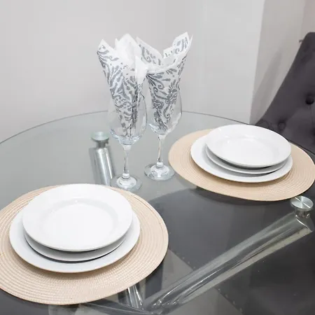 The Hideaway#2 Studio, 1 Mile To City, Parking & Wifi