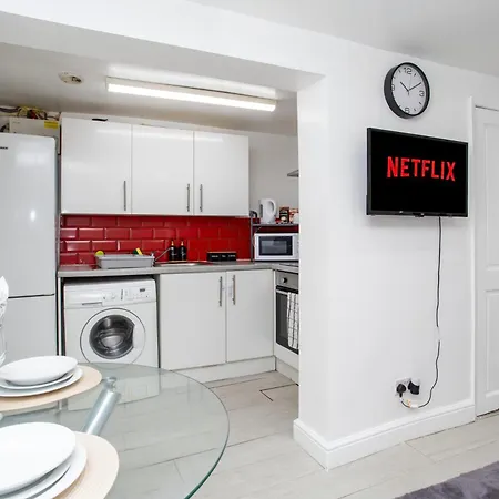 公寓 The Hideaway#2 Studio, 1 Mile To City, Parking & Wifi