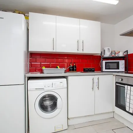 The Hideaway#2 Studio, 1 Mile To City, Parking & Wifi *