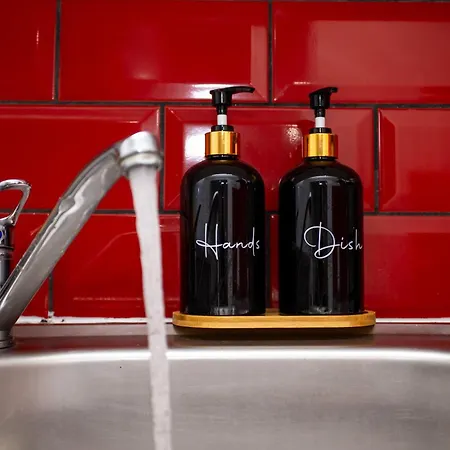 The Hideaway#2 Studio, 1 Mile To City, Parking & Wifi * 利兹