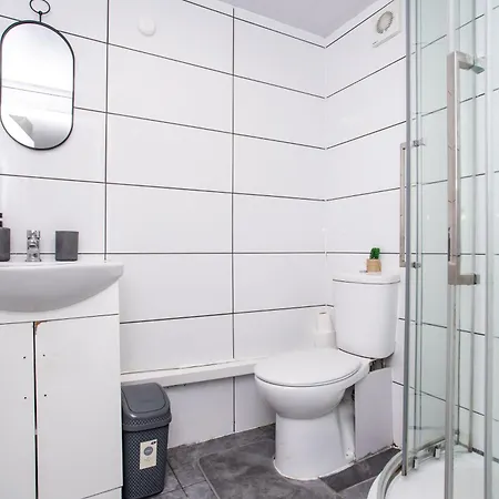 The Hideaway#2 Studio, 1 Mile To City, Parking & Wifi * לידס