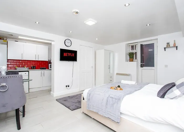 The Hideaway#2 Studio, 1 Mile To City, Parking & Wifi Апартаменти *