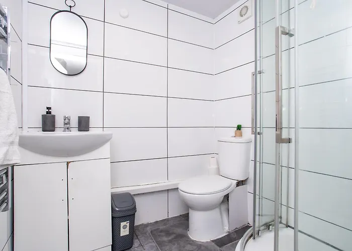 The Hideaway#2 Studio, 1 Mile To City, Parking & Wifi * Лідс