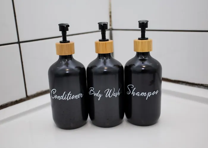 The Hideaway#2 Studio, 1 Mile To City, Parking & Wifi * Лідс