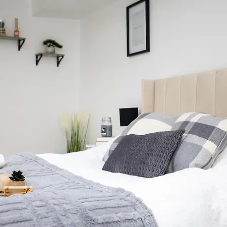 The Hideaway#2 Studio, 1 Mile To City, Parking & Wifi