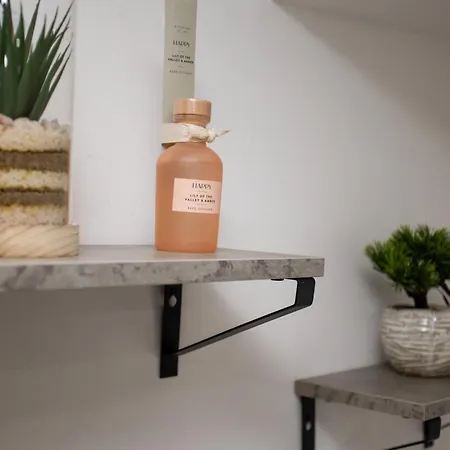 The Hideaway#2 Studio, 1 Mile To City, Parking & Wifi * Leeds (West Yorkshire)