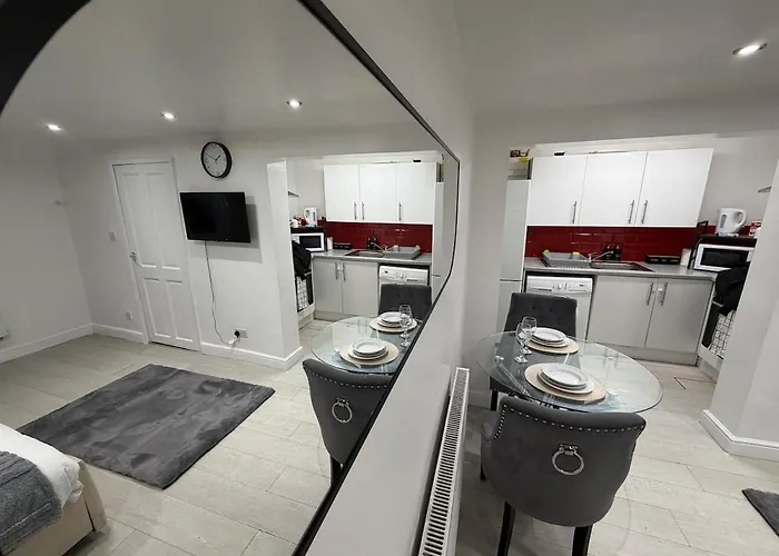 The Hideaway#2 Studio, 1 Mile To City, Parking & Wifi Apartment *