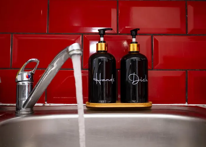 The Hideaway#2 Studio, 1 Mile To City, Parking & Wifi * Leeds (West Yorkshire)